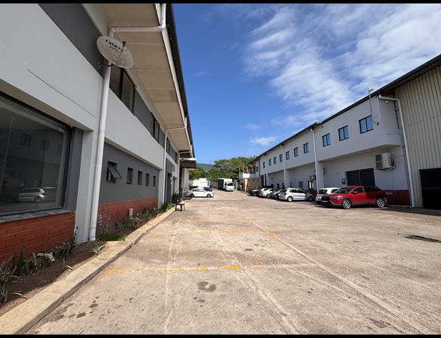 1,200M² WAREHOUSE TO LET IN RIVERHORSE VALLEY